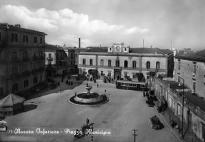 1955_Piazza_Municipio.jpg