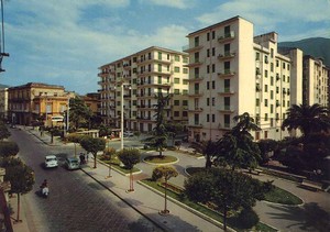 1970_piazza_de_santis.jpg